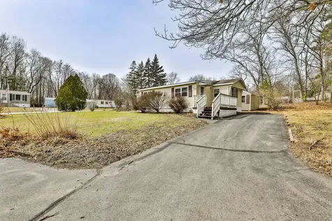 13 Satin Avenue Nashua NH 03062