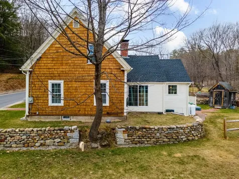 6 Old Coach Road New Boston NH 03070