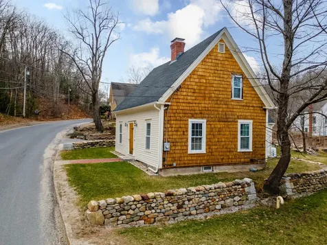 6 Old Coach Road New Boston NH 03070