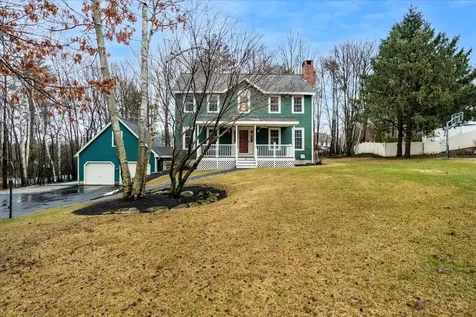 8 Springwood Drive Hooksett NH 03106