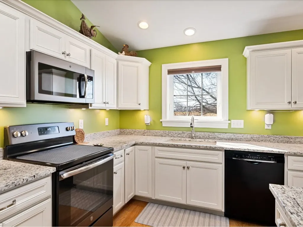 21 Dewey Drive Georgia VT 05478