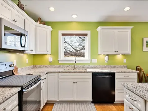 21 Dewey Drive Georgia VT 05478