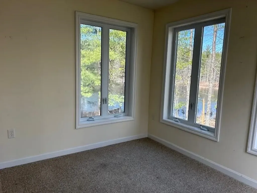 17 Sherwood Road Raymond NH 03077