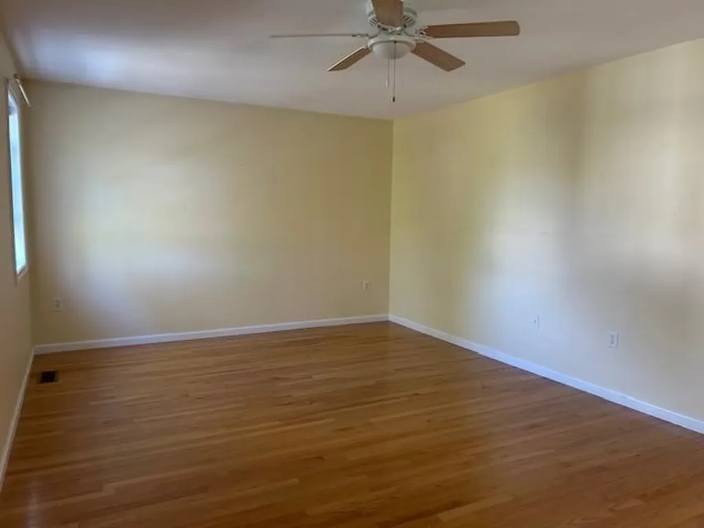 17 Sherwood Road Raymond NH 03077
