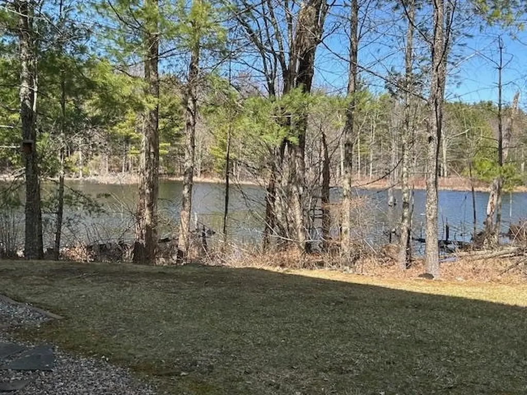 17 Sherwood Road Raymond NH 03077