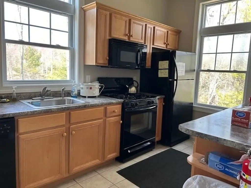 17 Sherwood Road Raymond NH 03077