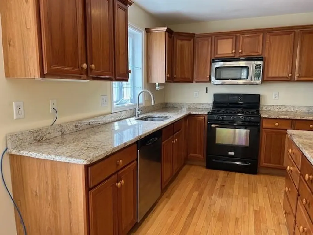 17 Sherwood Road Raymond NH 03077