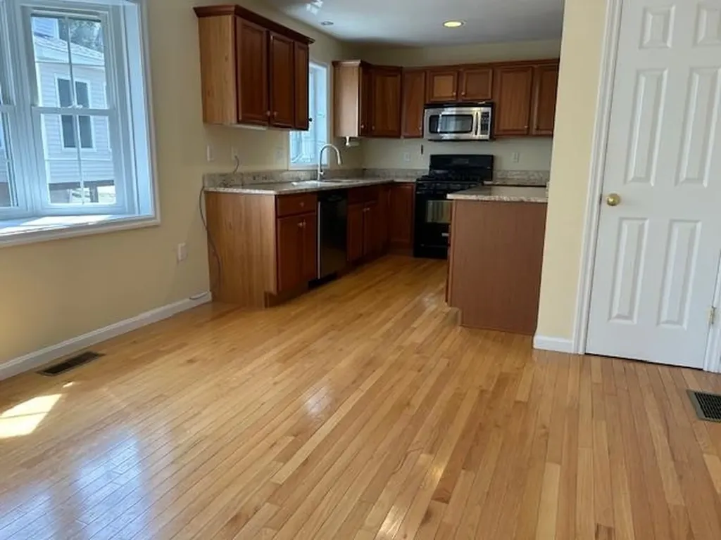 17 Sherwood Road Raymond NH 03077