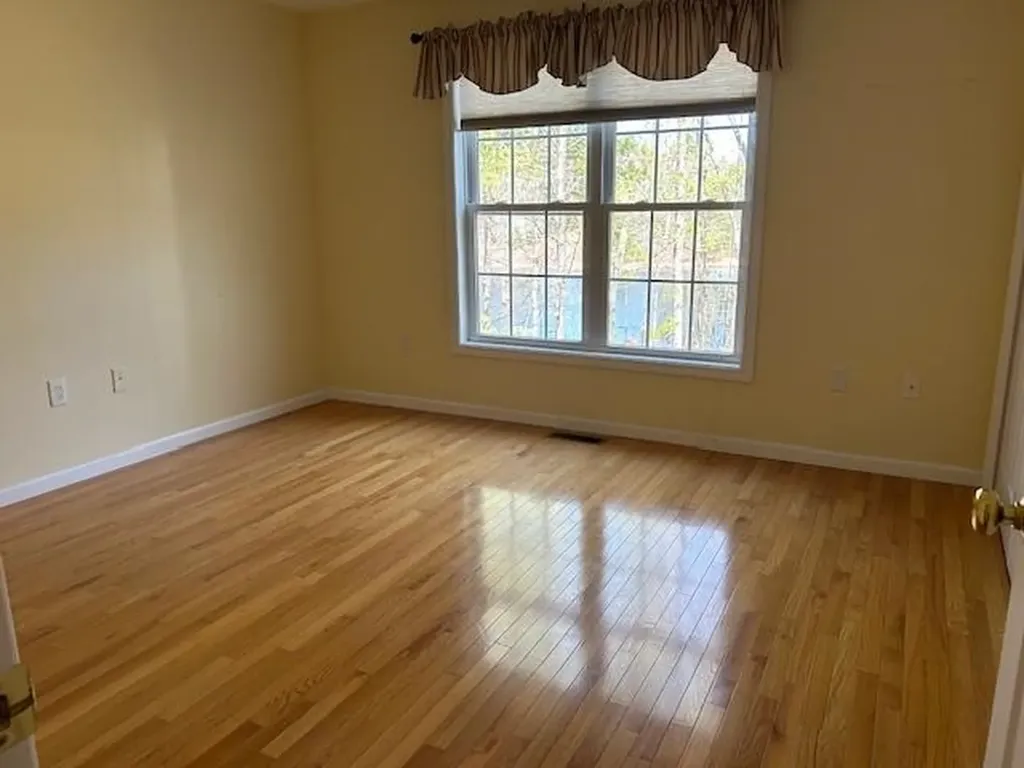 17 Sherwood Road Raymond NH 03077