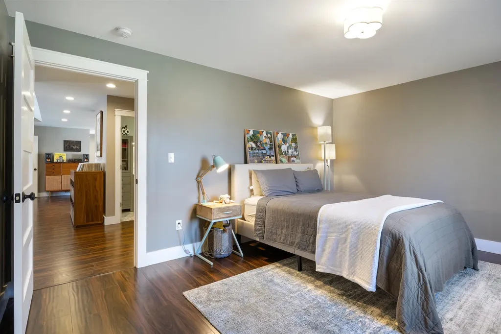 11 Hovey Road Londonderry NH 03053