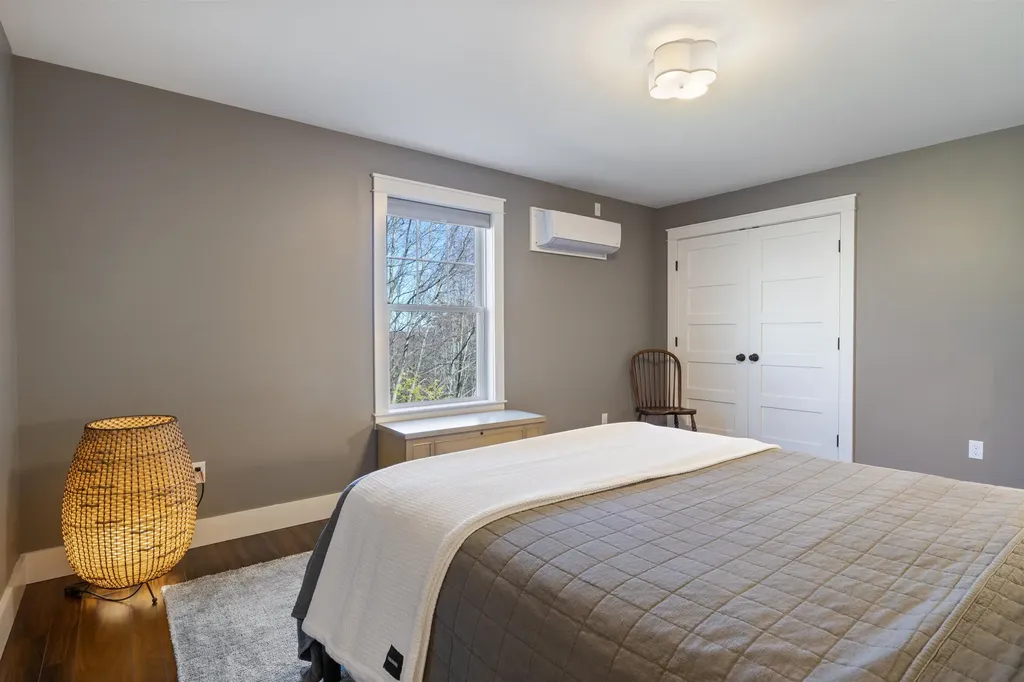 11 Hovey Road Londonderry NH 03053
