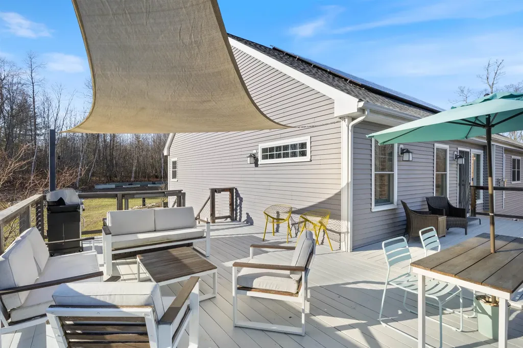 11 Hovey Road Londonderry NH 03053