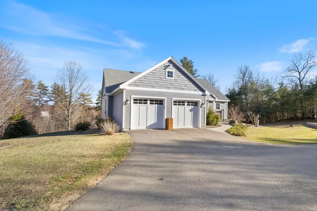 11 Hovey Road Londonderry NH 03053
