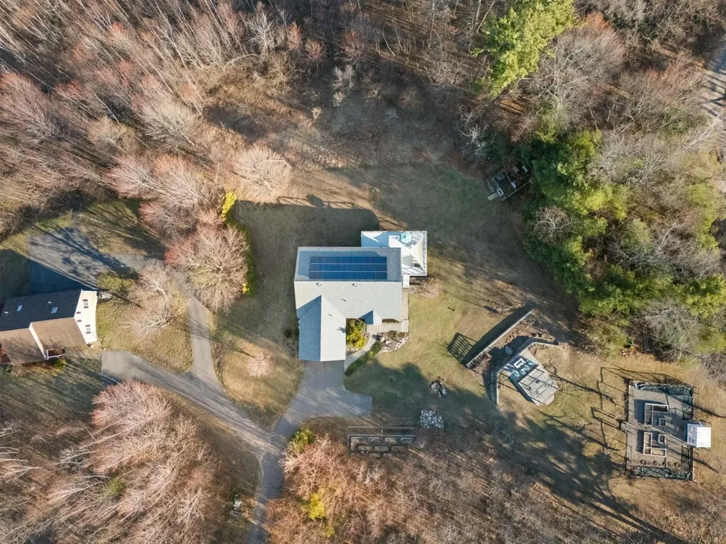 11 Hovey Road Londonderry NH 03053