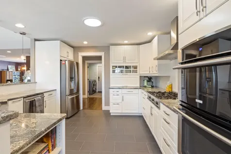 11 Hovey Road Londonderry NH 03053
