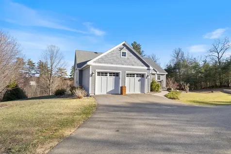 11 Hovey Road Londonderry NH 03053