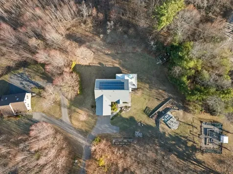 11 Hovey Road Londonderry NH 03053