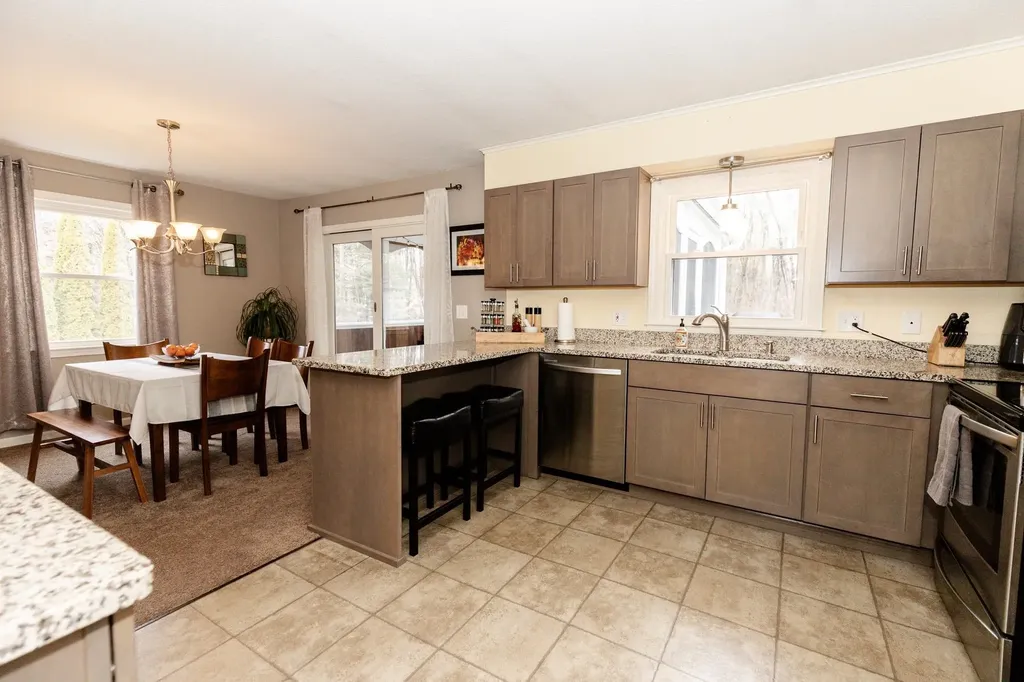 27 Trowbridge Road Keene NH 03431