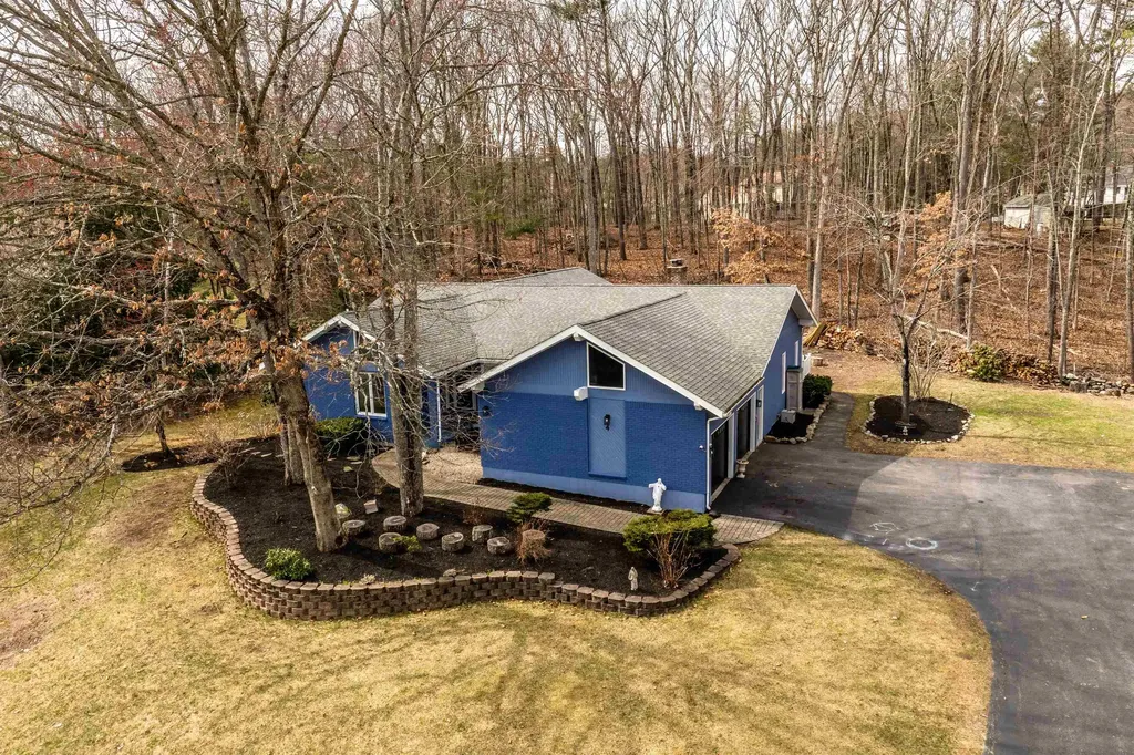 4 Clover Court Salem NH 03079