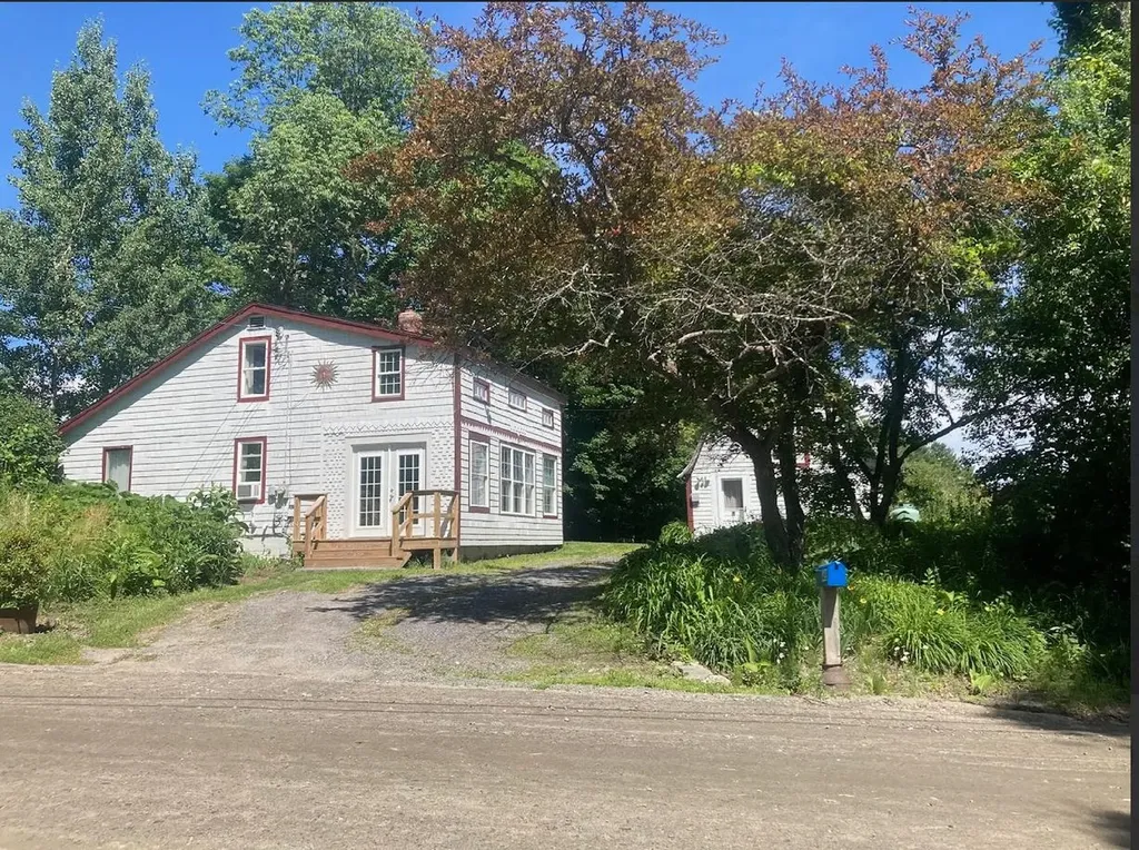 405 Cross Road Bradford VT 05033