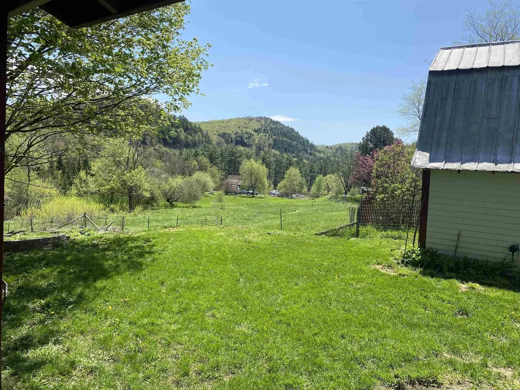 405 Cross Road Bradford VT 05033