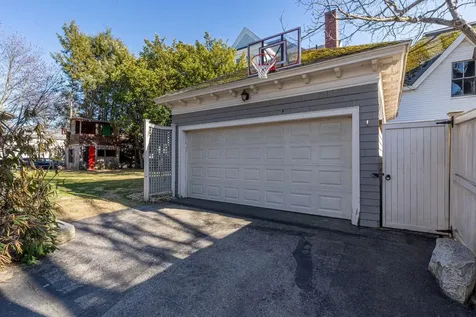 2124 Elm Street Manchester NH 03104