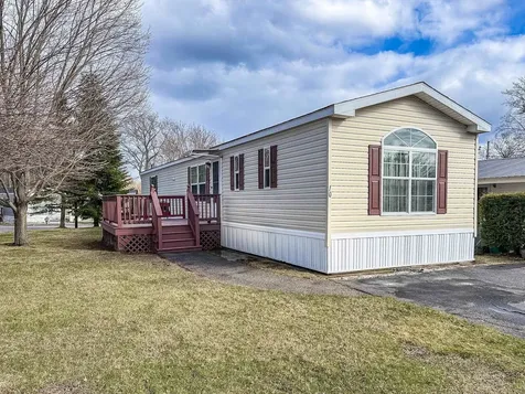 10 Lilac Way North Hampton NH 03862