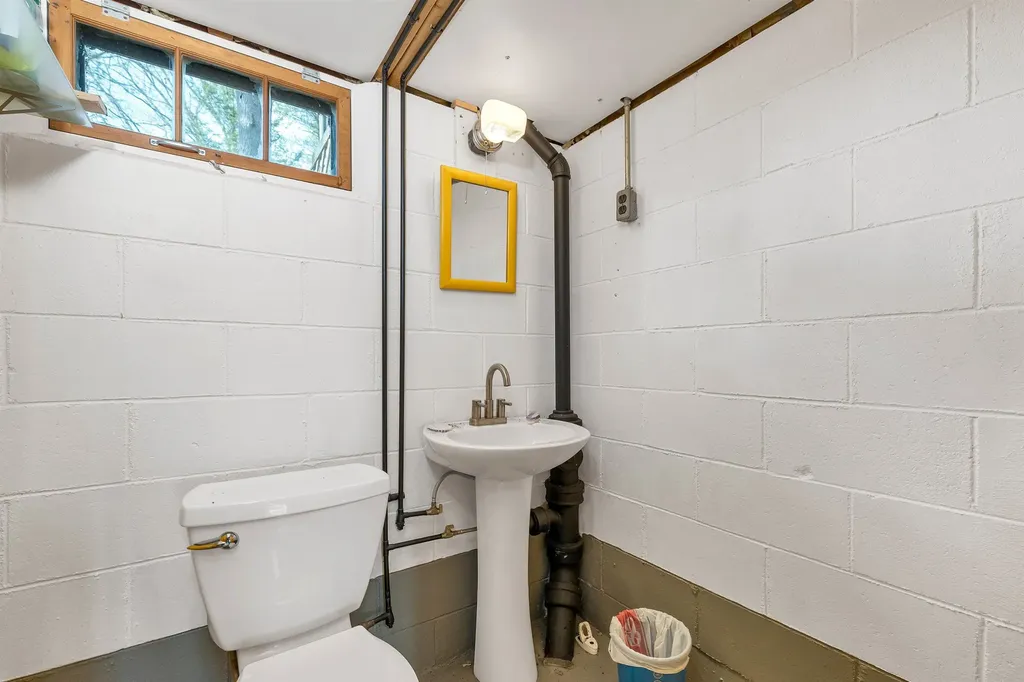 18 Donald Drive Alton NH 03810