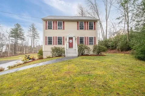 52 Zapora Drive Hooksett NH 03106