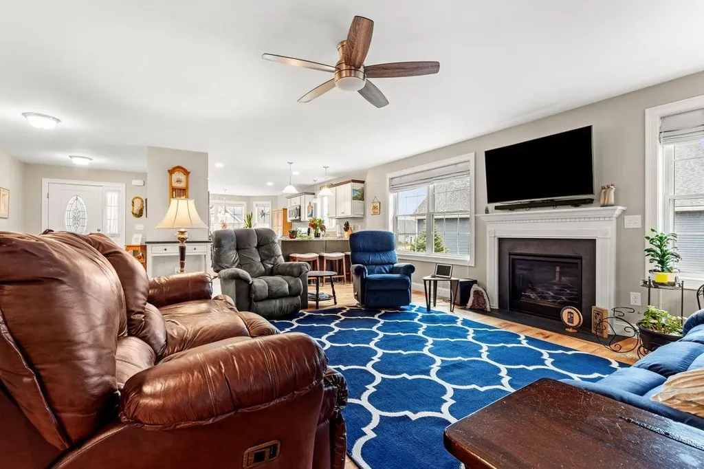 8 Strawberry Lane Hooksett NH 03106