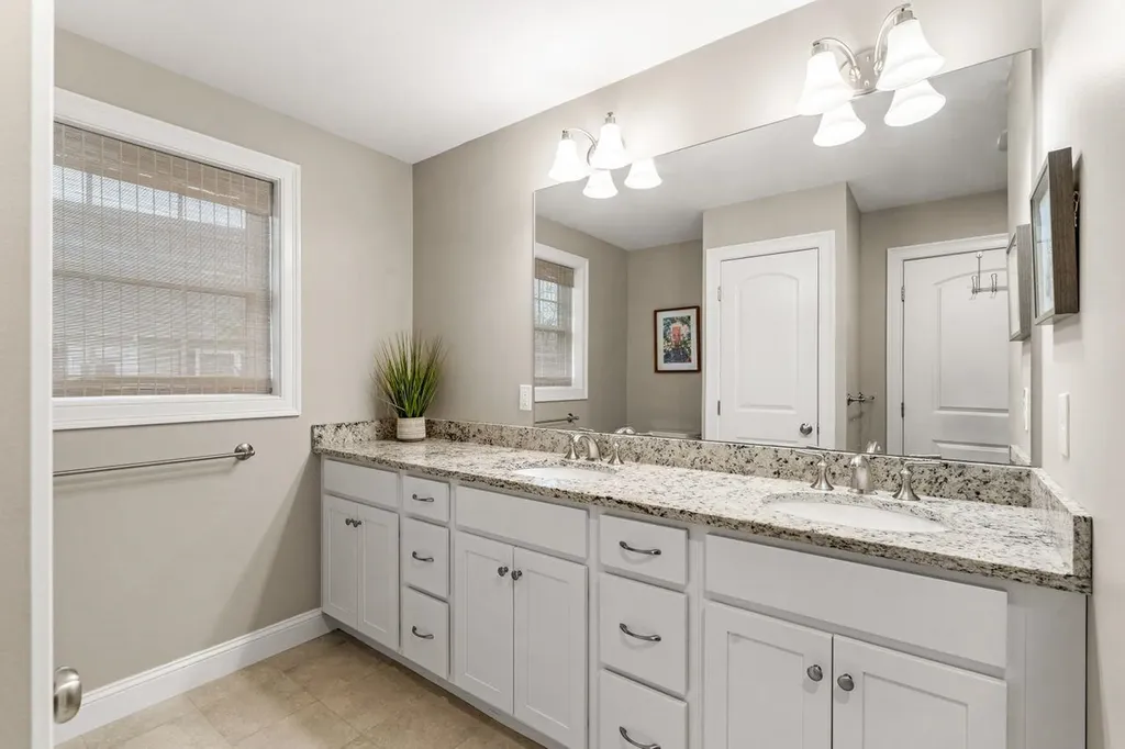 8 Strawberry Lane Hooksett NH 03106