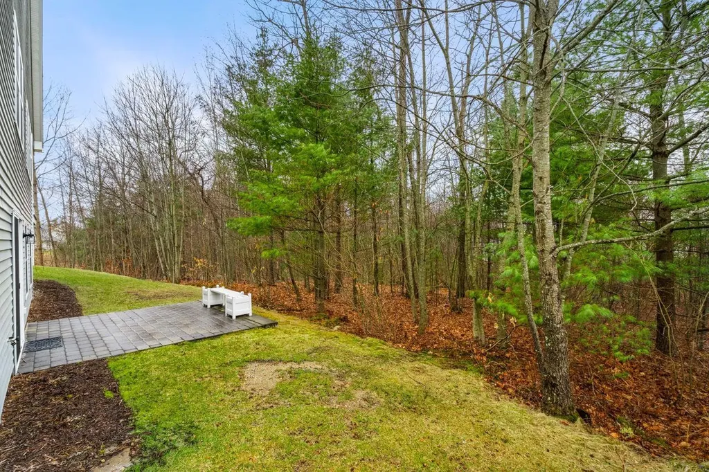 8 Strawberry Lane Hooksett NH 03106