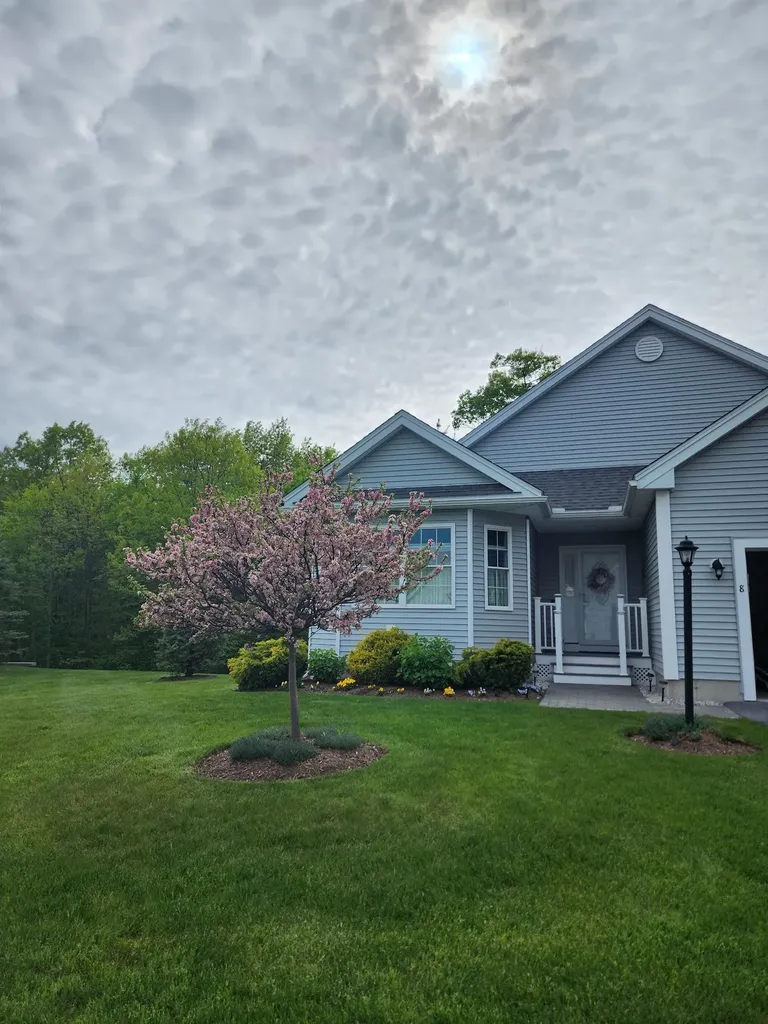 8 Strawberry Lane Hooksett NH 03106