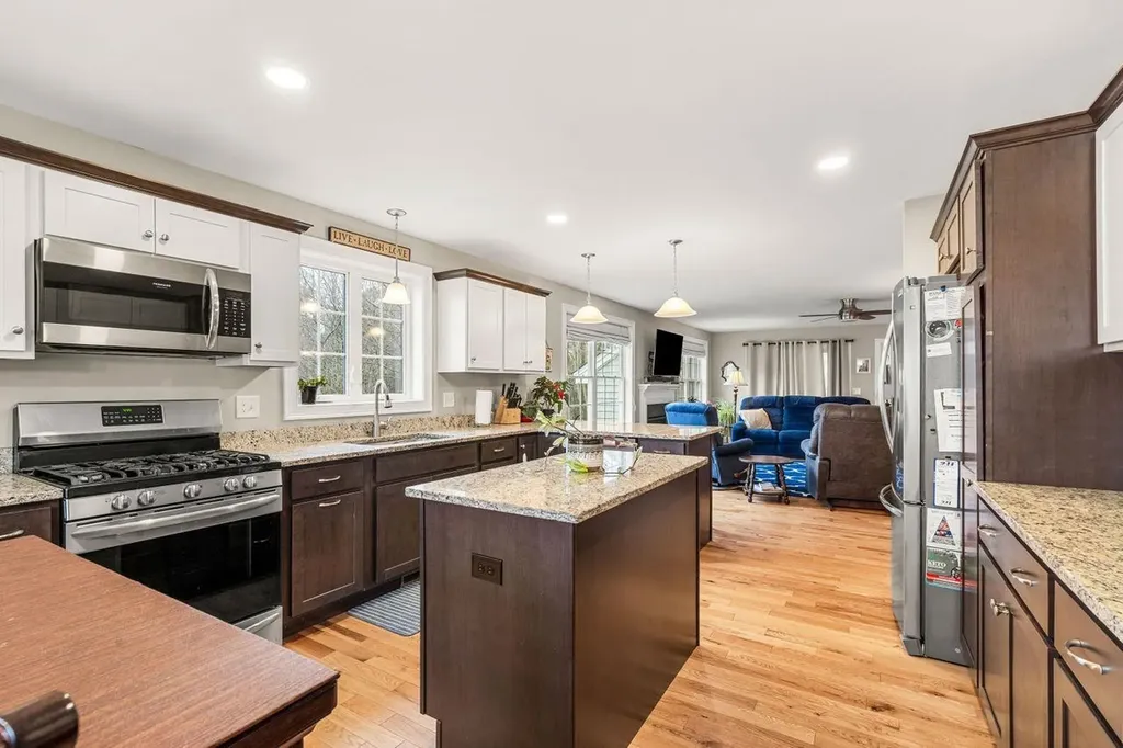 8 Strawberry Lane Hooksett NH 03106