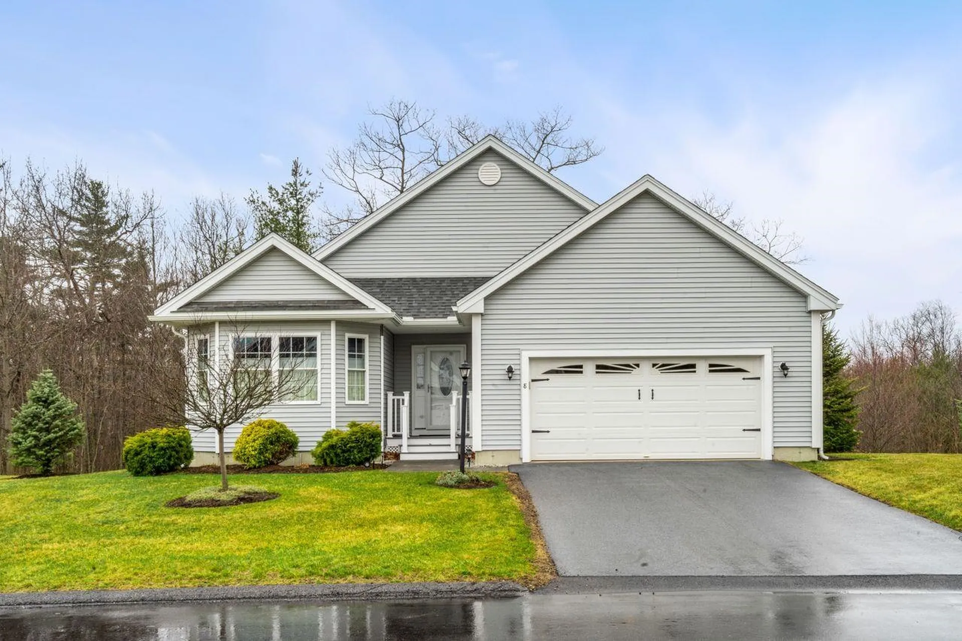 8 Strawberry Lane Hooksett NH 03106