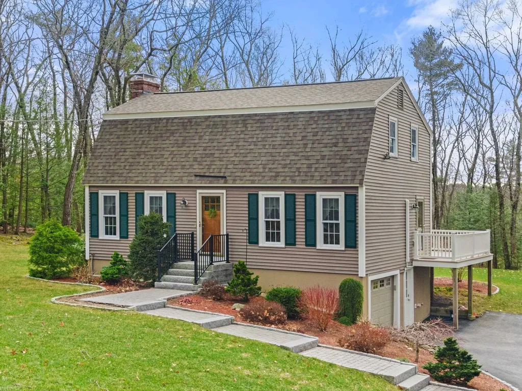 27 Gulf Road Derry NH 03038