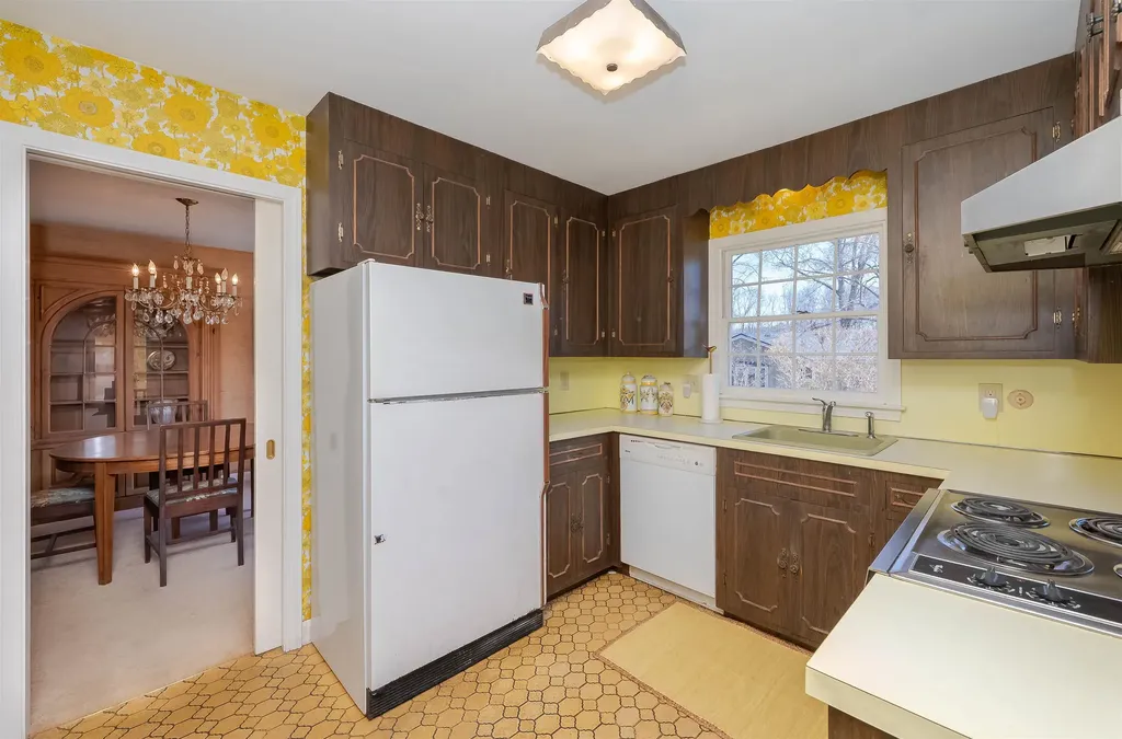 24 Hillcrest Drive Dover NH 03820