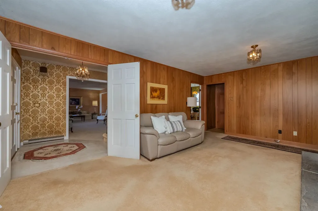 24 Hillcrest Drive Dover NH 03820