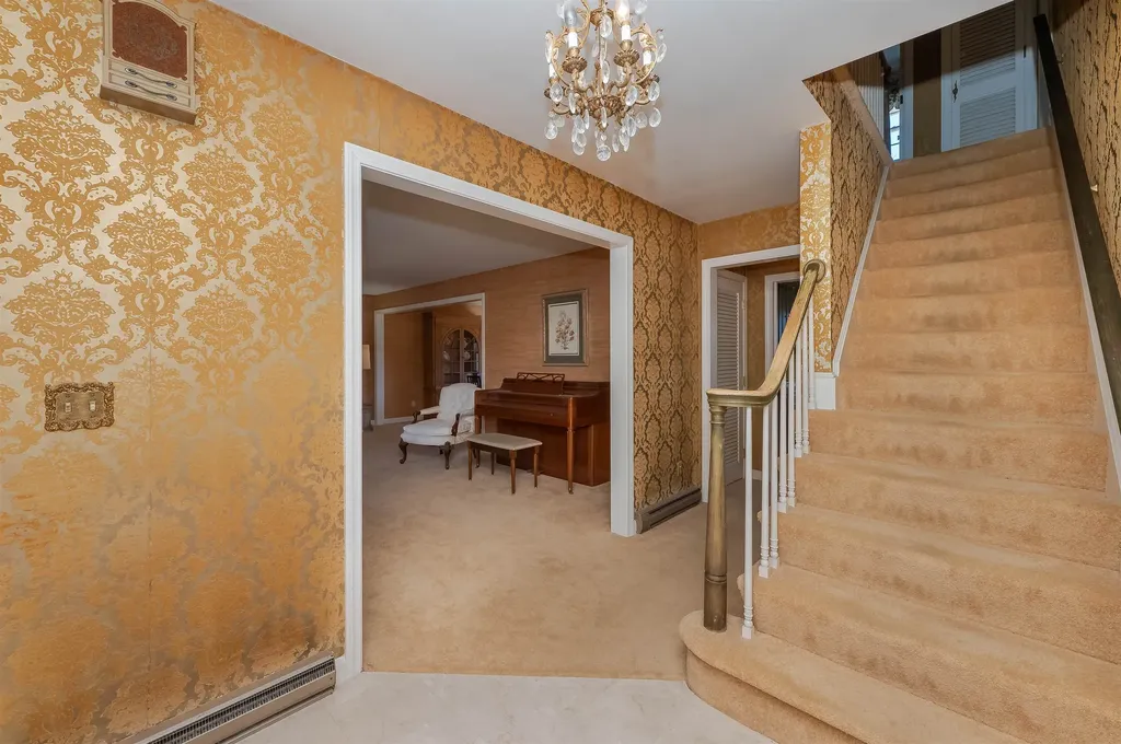 24 Hillcrest Drive Dover NH 03820