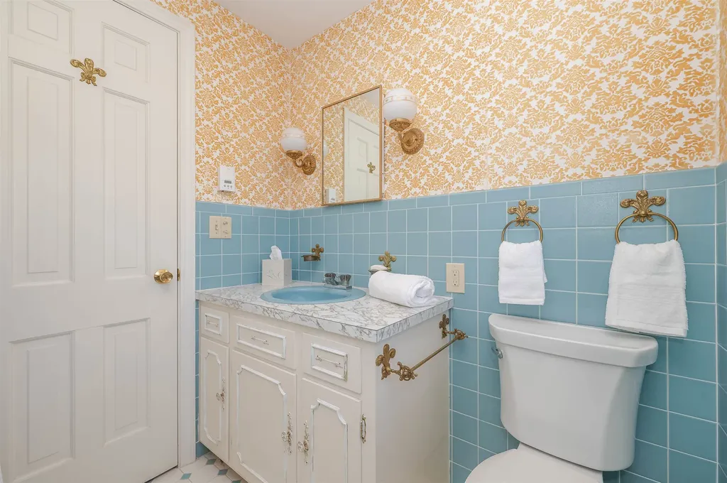 24 Hillcrest Drive Dover NH 03820