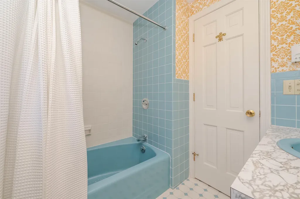 24 Hillcrest Drive Dover NH 03820