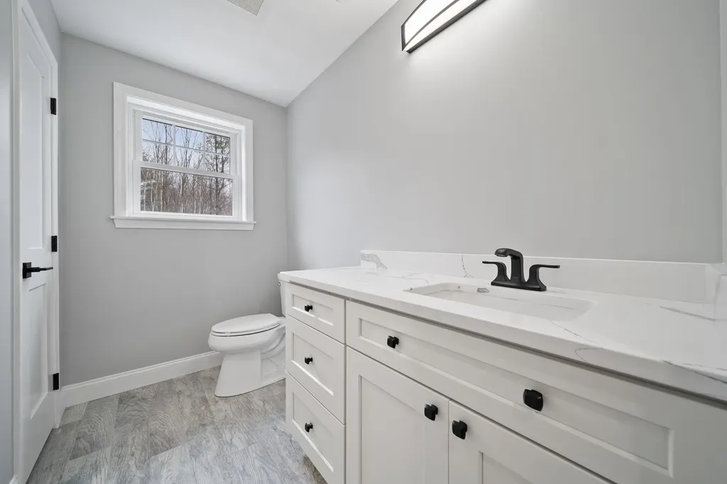 39 Mill Road Derry NH 03038