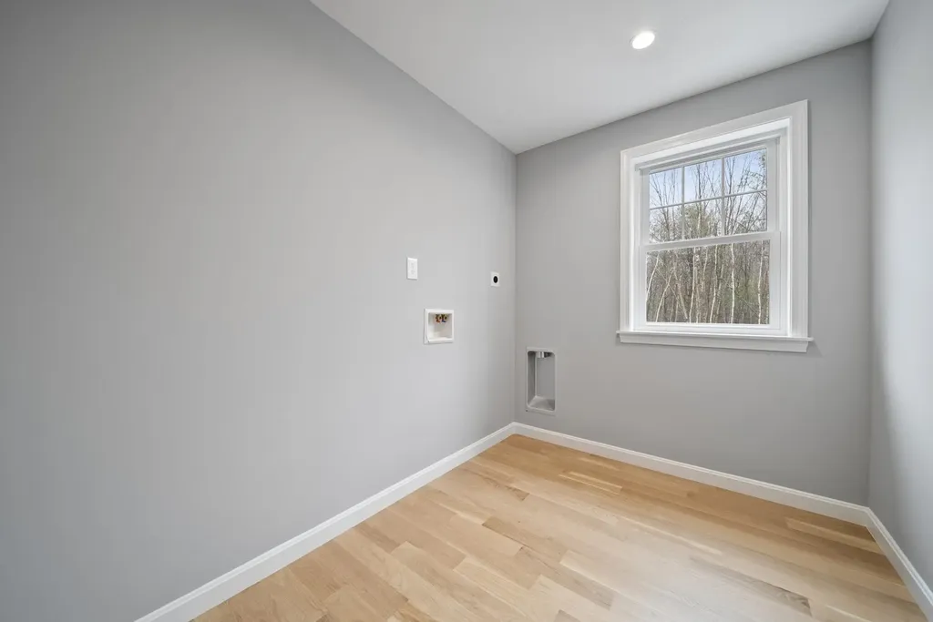 39 Mill Road Derry NH 03038