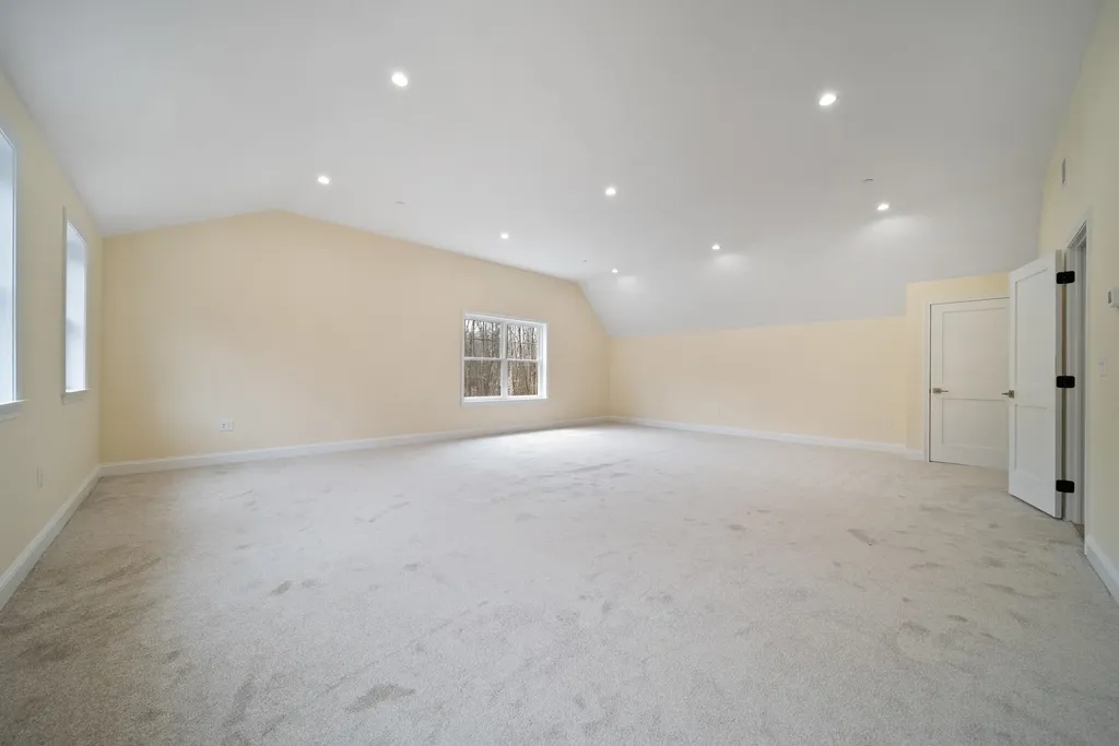 39 Mill Road Derry NH 03038