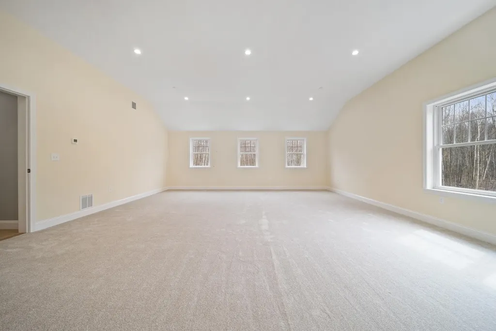 39 Mill Road Derry NH 03038