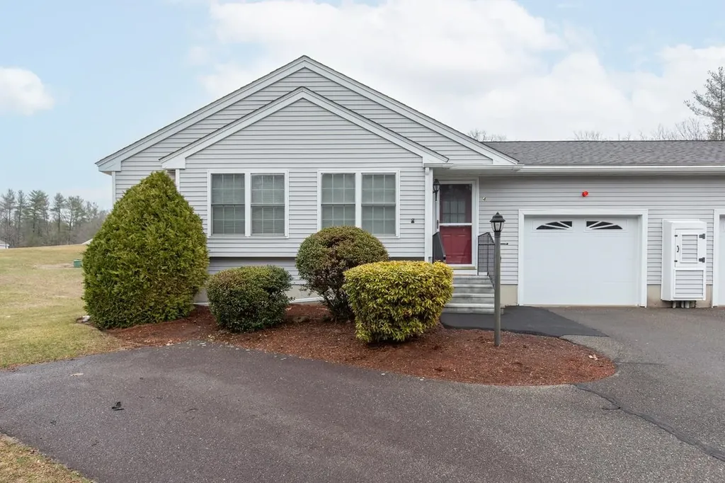 4 Rainbow Drive Londonderry NH 03053