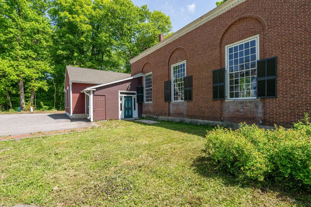 581 Isaac Frye Highway Wilton NH 03086
