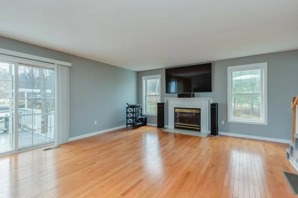 11 Drew Woods Drive Derry NH 03038