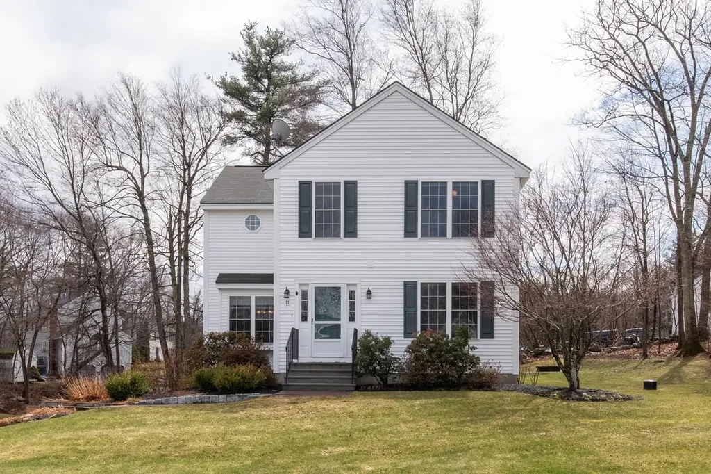 11 Drew Woods Drive Derry NH 03038