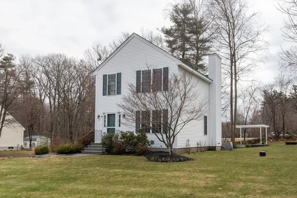 11 Drew Woods Drive Derry NH 03038